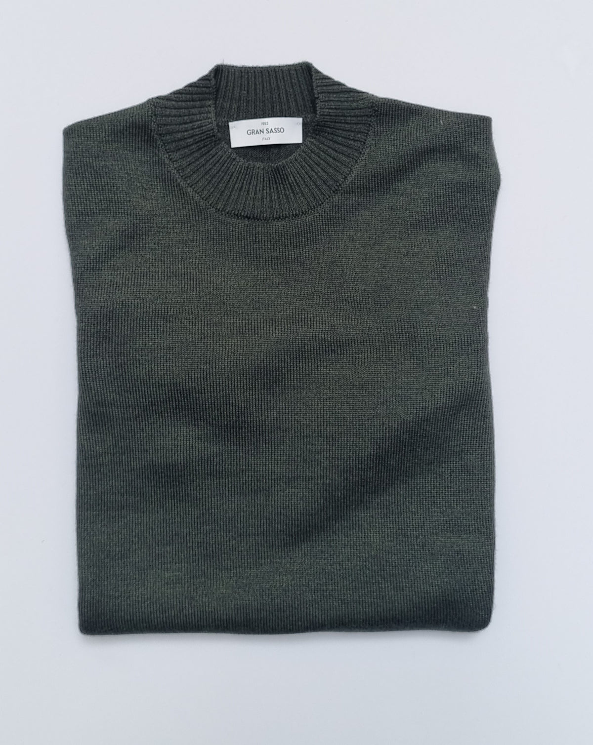 Gran Sasso Mock Neck Sweater combines luxurious comfort with timeless style. Made from premium materials, this sweater offers exceptional softness and warmth, making it perfect for cooler days.