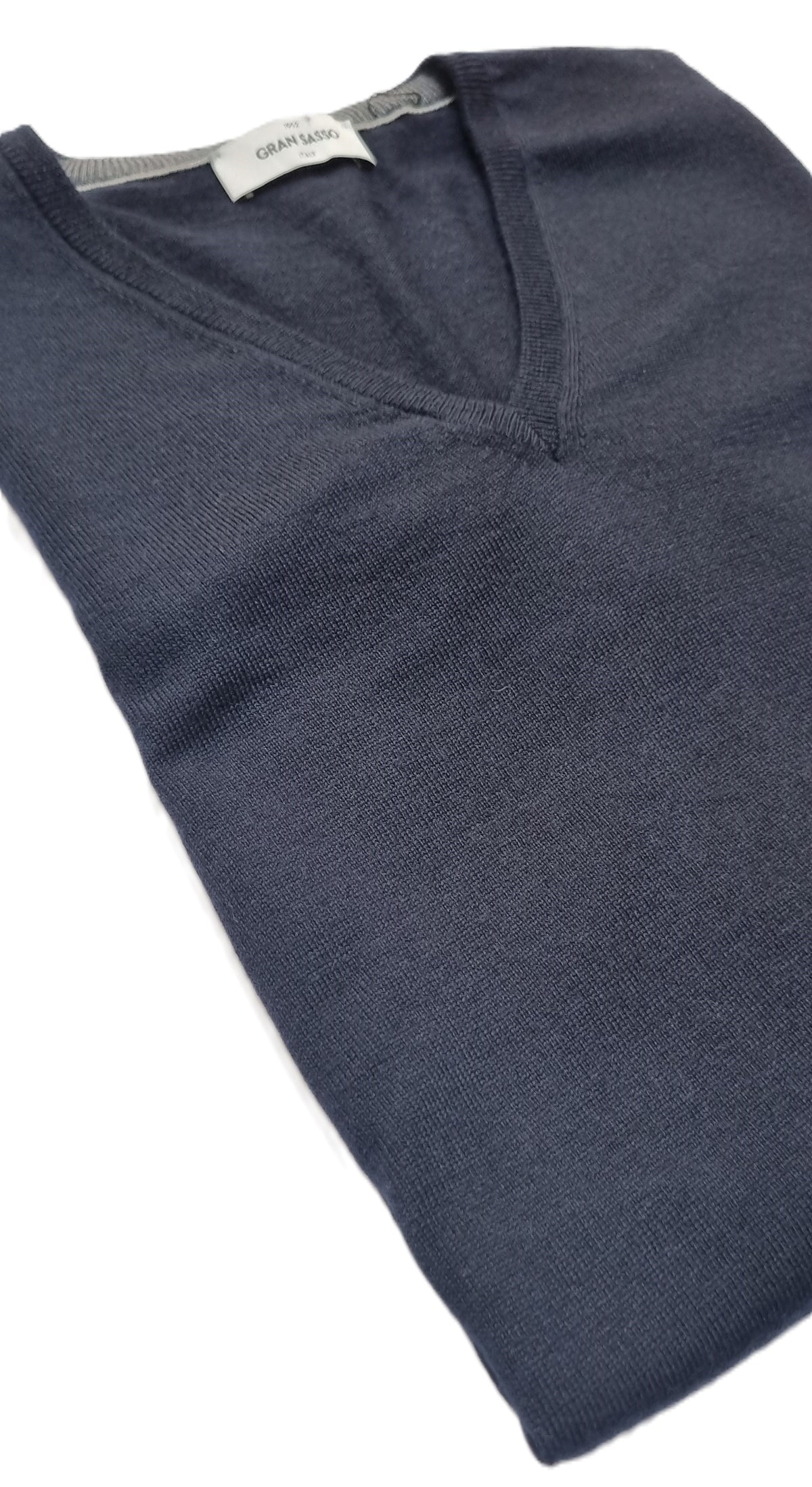 Gran Sasso Crew Neck Sweater combines timeless design with luxurious comfort, making it an essential piece for any wardrobe