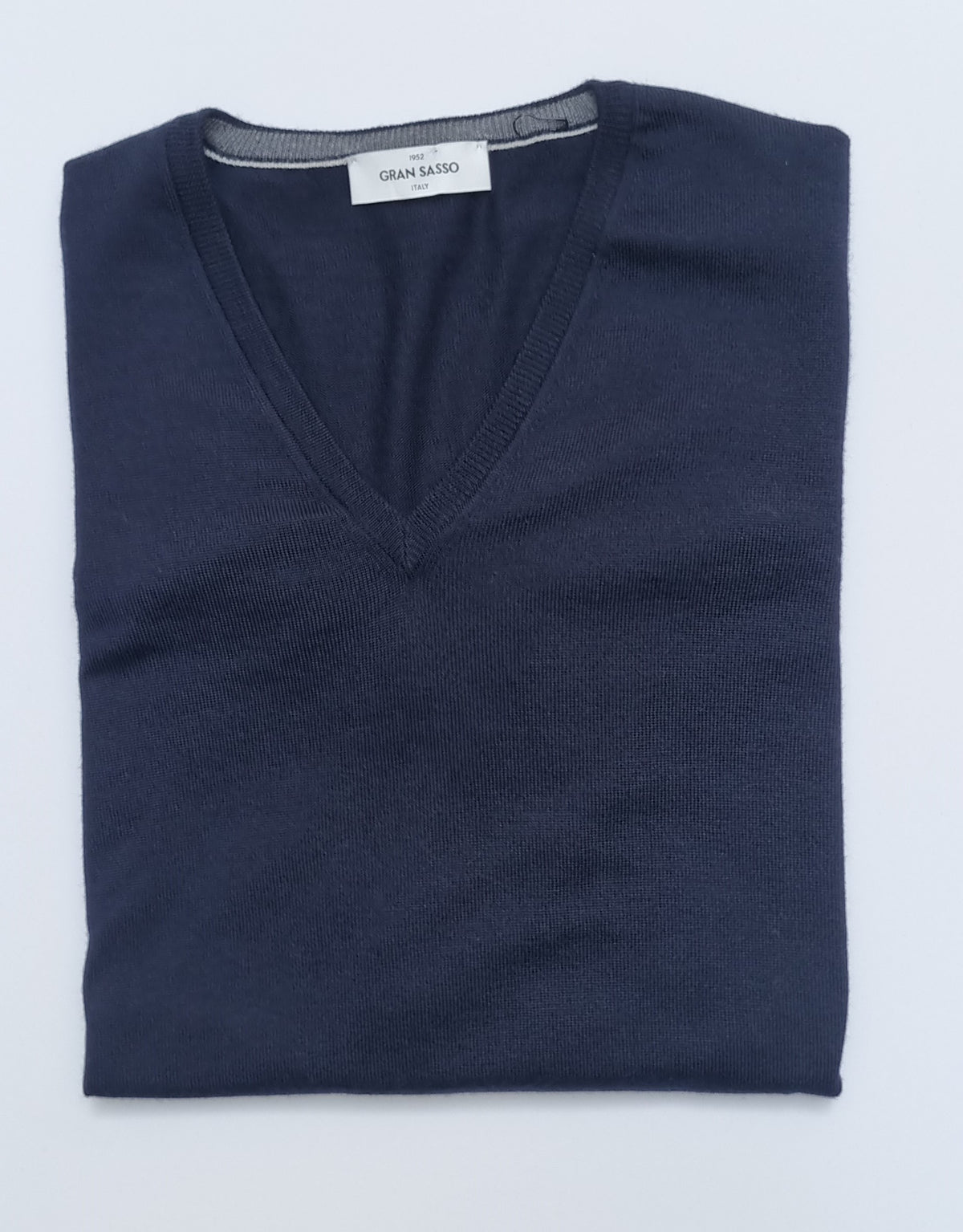 Gran Sasso Crew Neck Sweater combines timeless design with luxurious comfort, making it an essential piece for any wardrobe