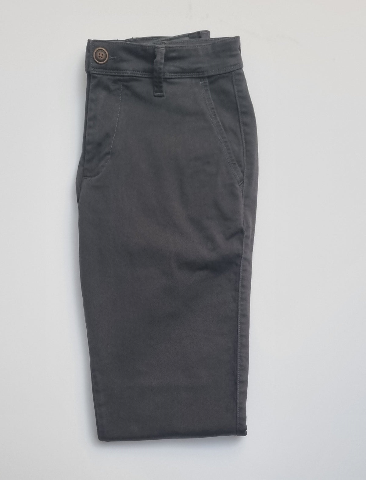 Sixth Sense Kansas Chino blends modern style with everyday comfort, making it a versatile choice for casual and smart-casual occasions.