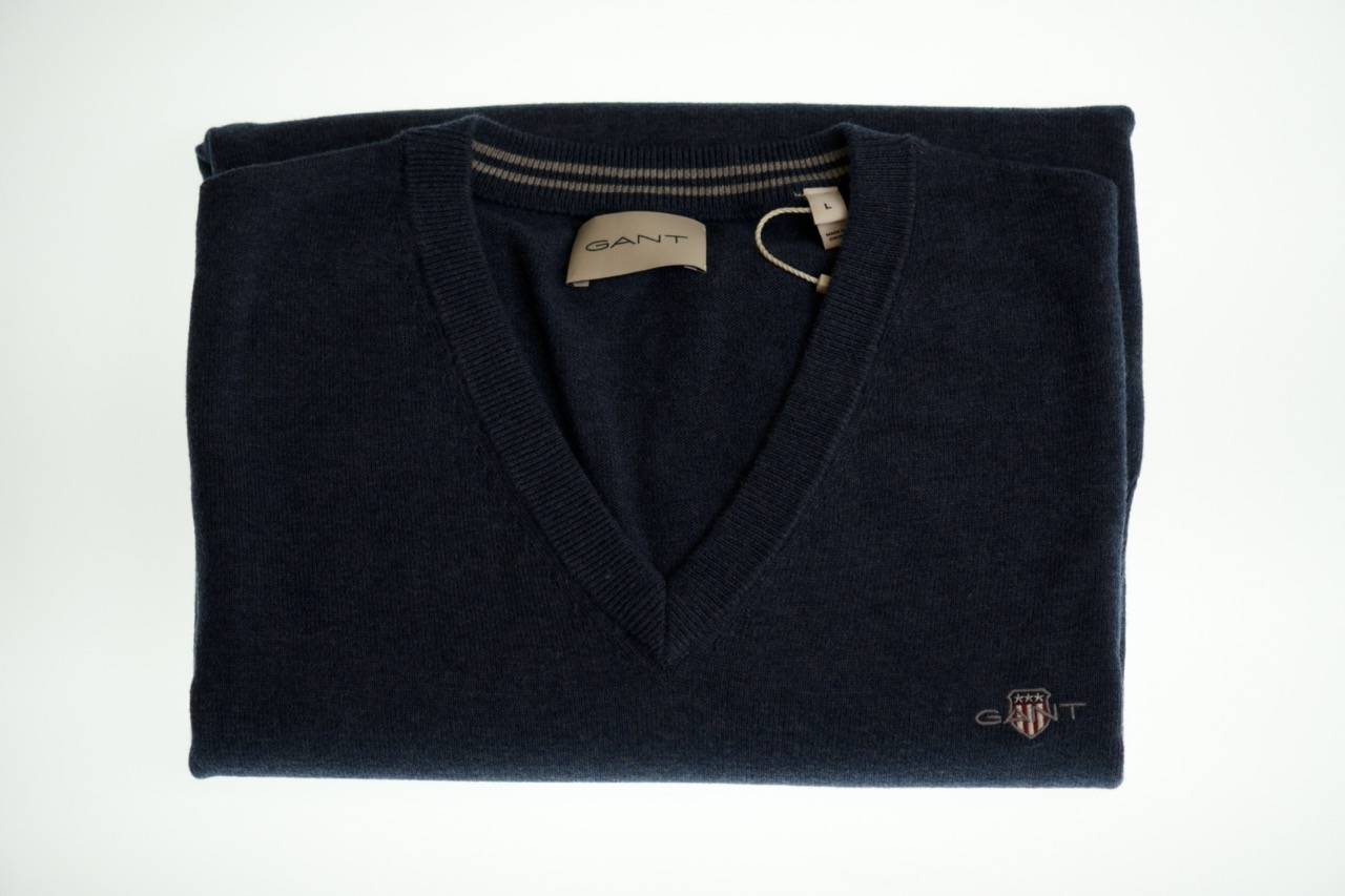 The GANT Cotton Vee Neck Jumper is a timeless knitwear essential designed for refined, all-season layering.