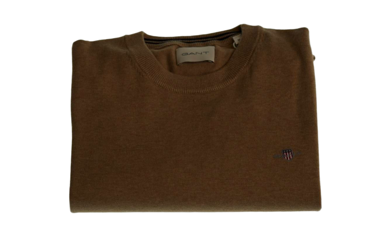 The GANT Classic Cotton Crew Jumper delivers a timeless, clean look built on decades of heritage.