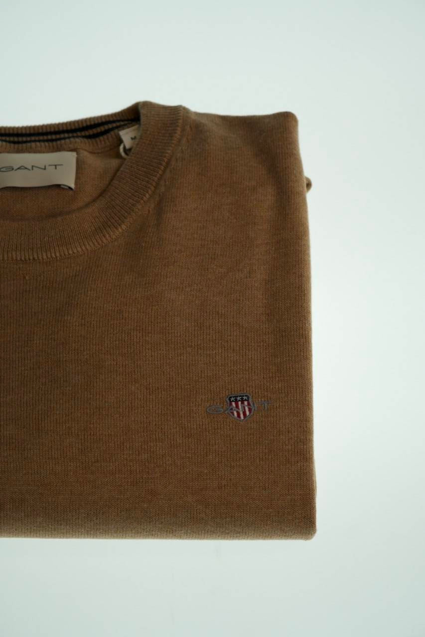 The GANT Classic Cotton Crew Jumper delivers a timeless, clean look built on decades of heritage.