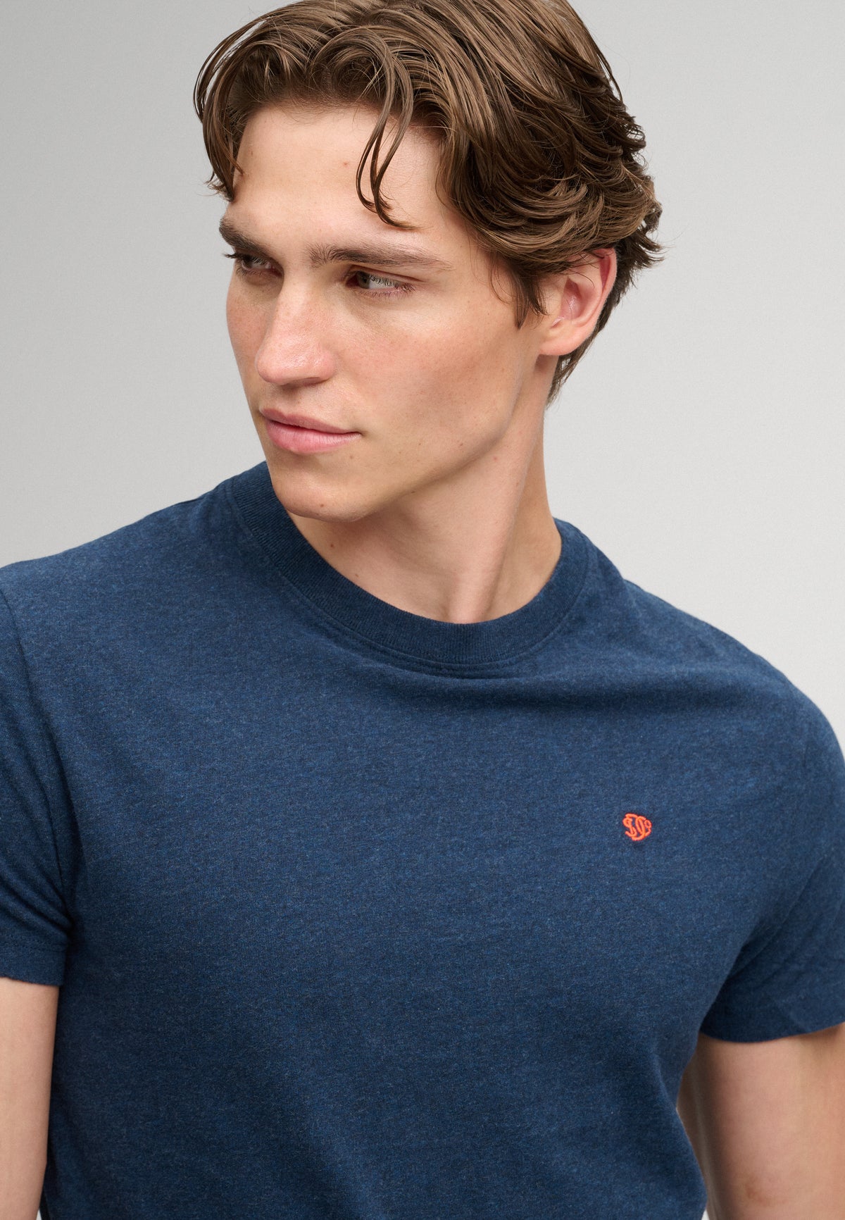 essential logo embroidered tee