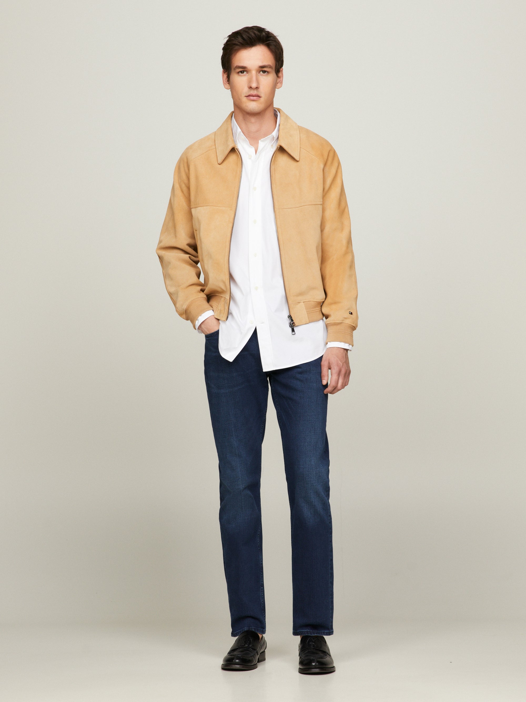 Stretch cotton denim• Low impact denim• Whiskering and fading on thighs• Zip with button closure• Five-pocket styling• Signature tape on coin pocket• Tommy Hilfiger branding Shape &amp; fit• Regular fit