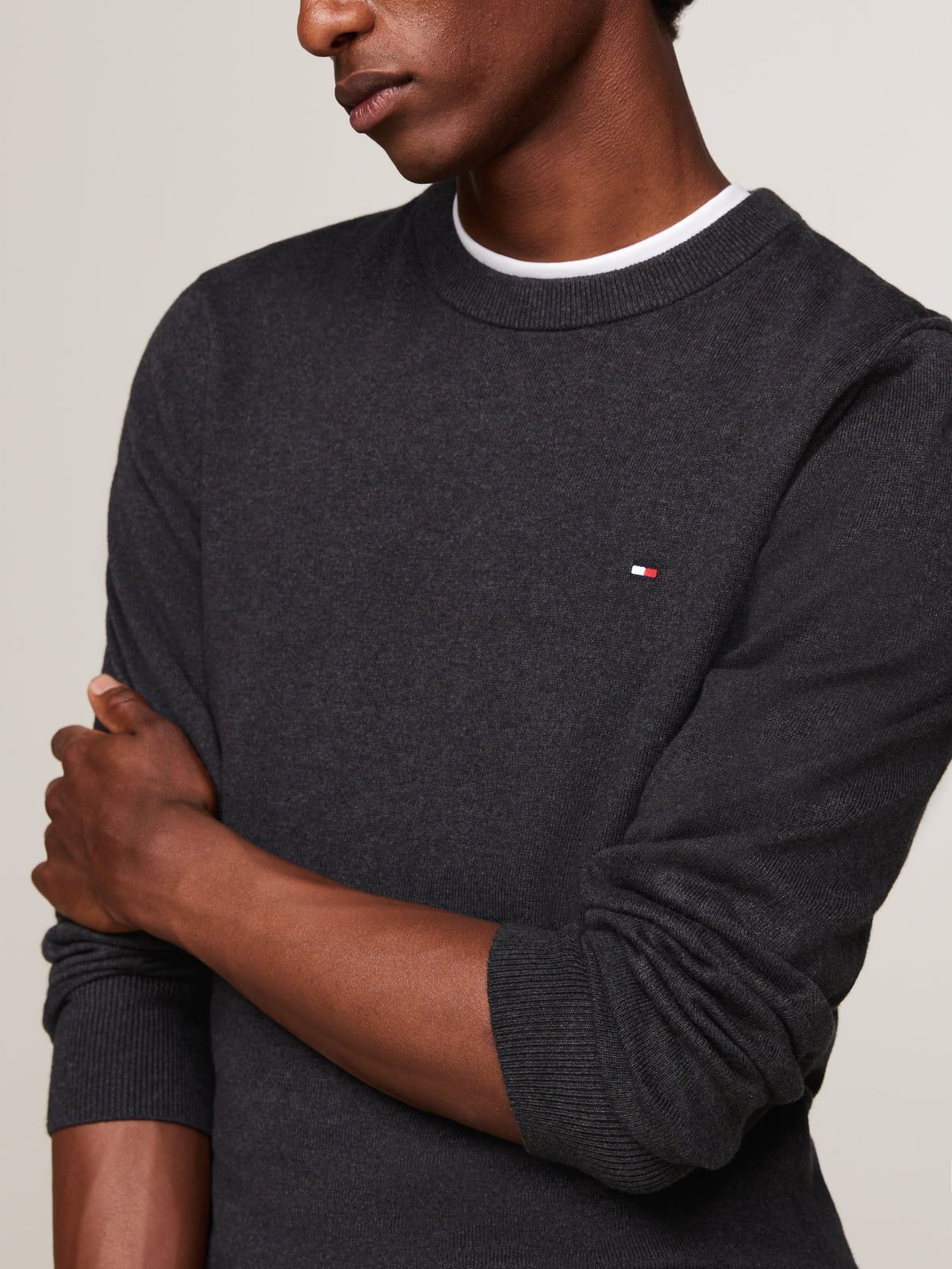 Elevate your knitwear collection with this versatile jumper – the heathered design is knitted from cotton with a touch of cashmere.