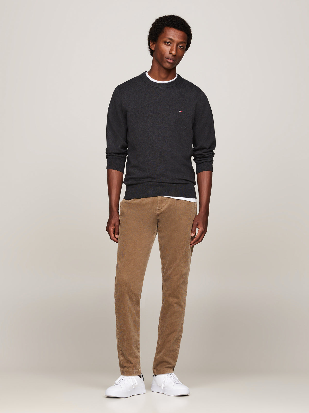 Elevate your knitwear collection with this versatile jumper – the heathered design is knitted from cotton with a touch of cashmere.