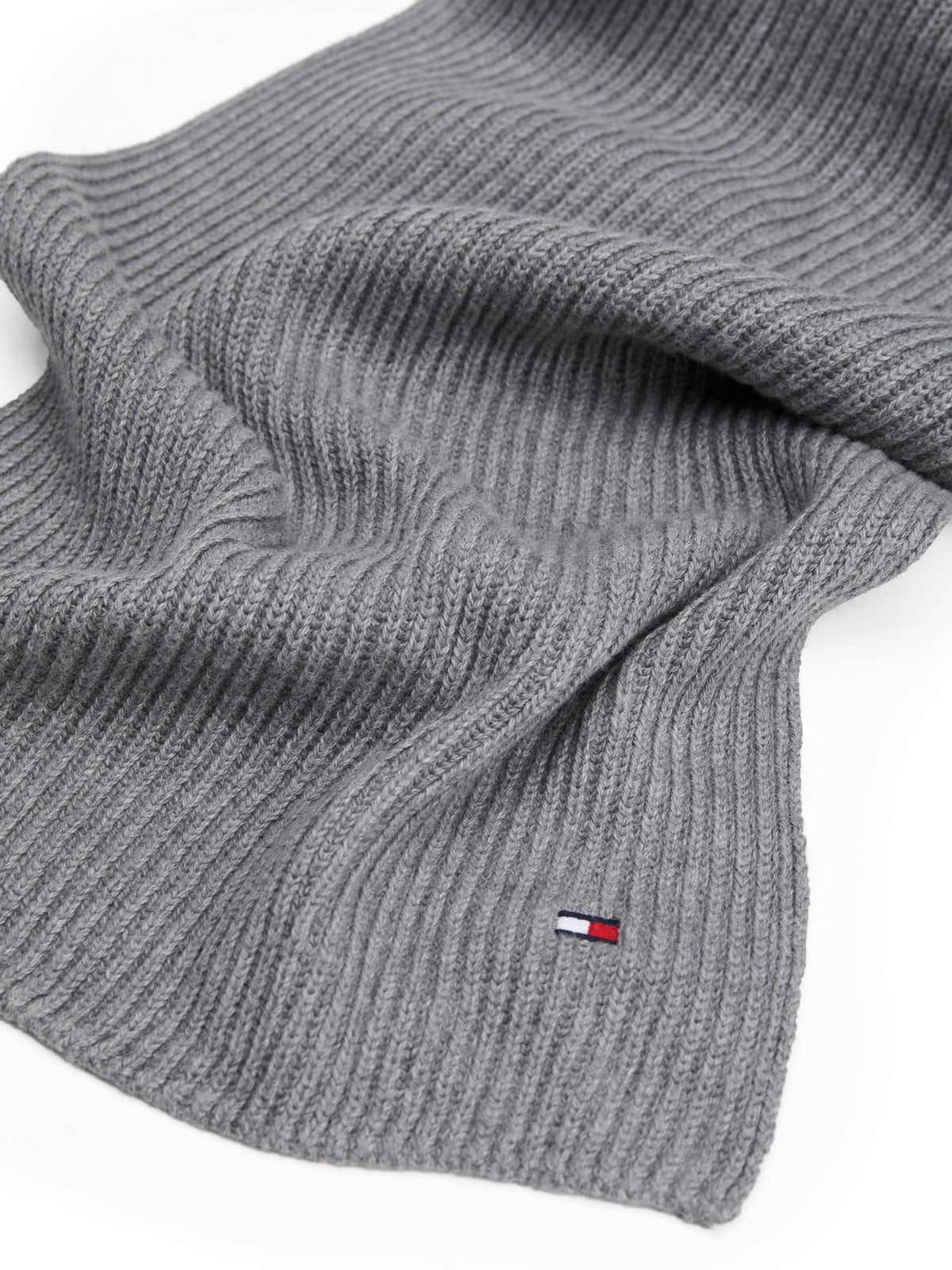 Elevate your winter wardrobe with the iconic Tommy Hilfiger Flag Pima Scarf.