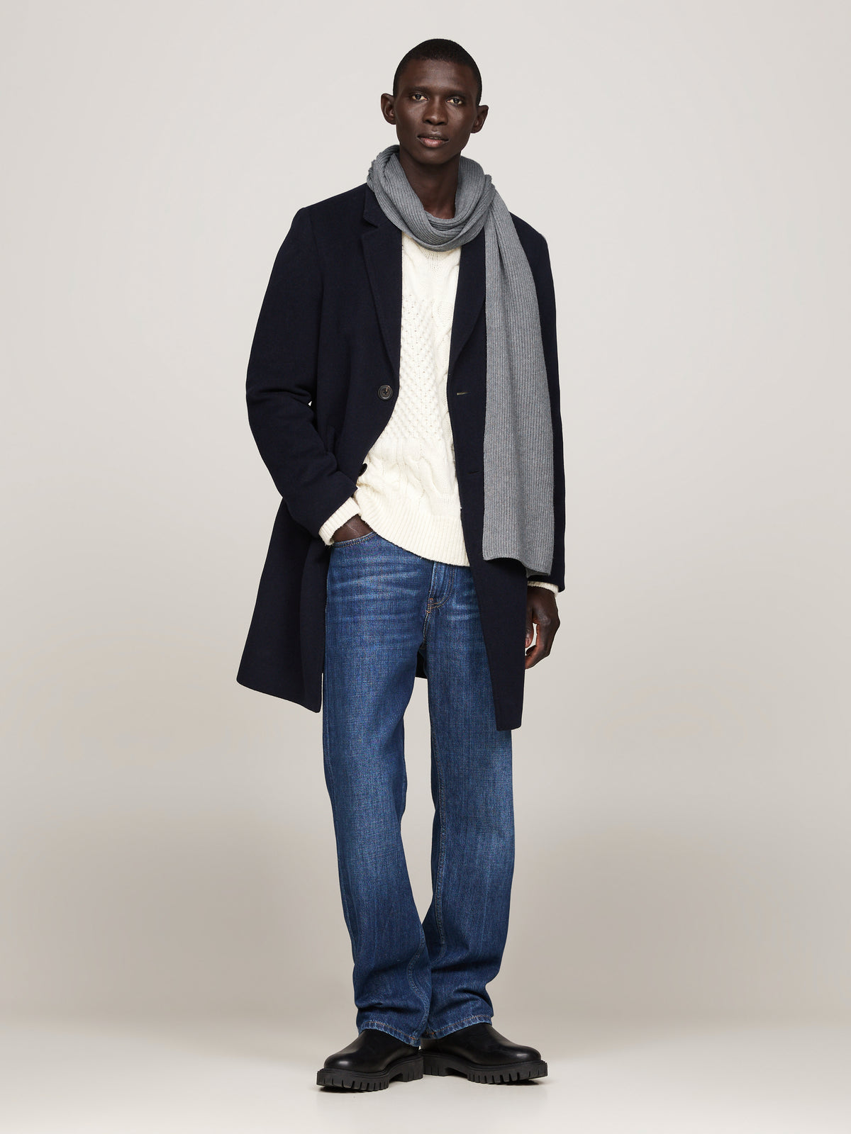 Elevate your winter wardrobe with the iconic Tommy Hilfiger Flag Pima Scarf.