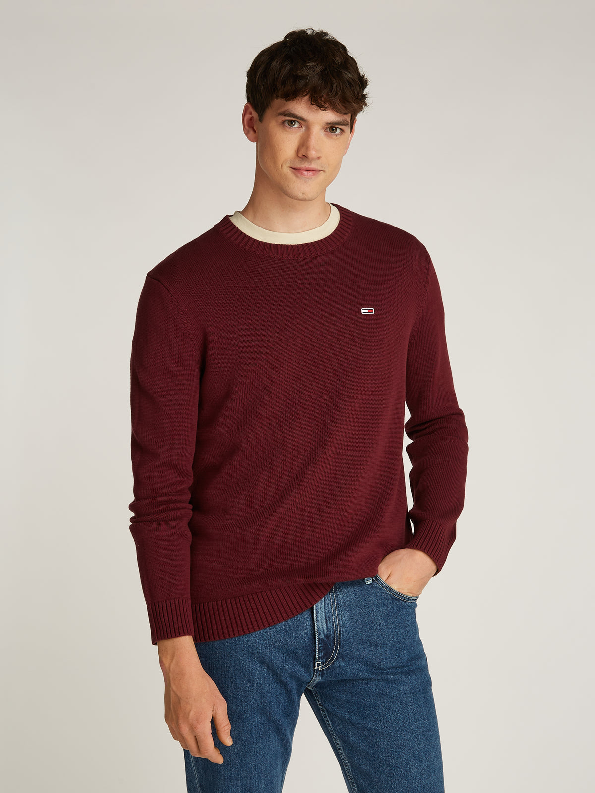 Tommy Jeans Essential Crew Sweater. Crafted from soft cotton, this versatile crew neck jumper is perfect for everyday wear