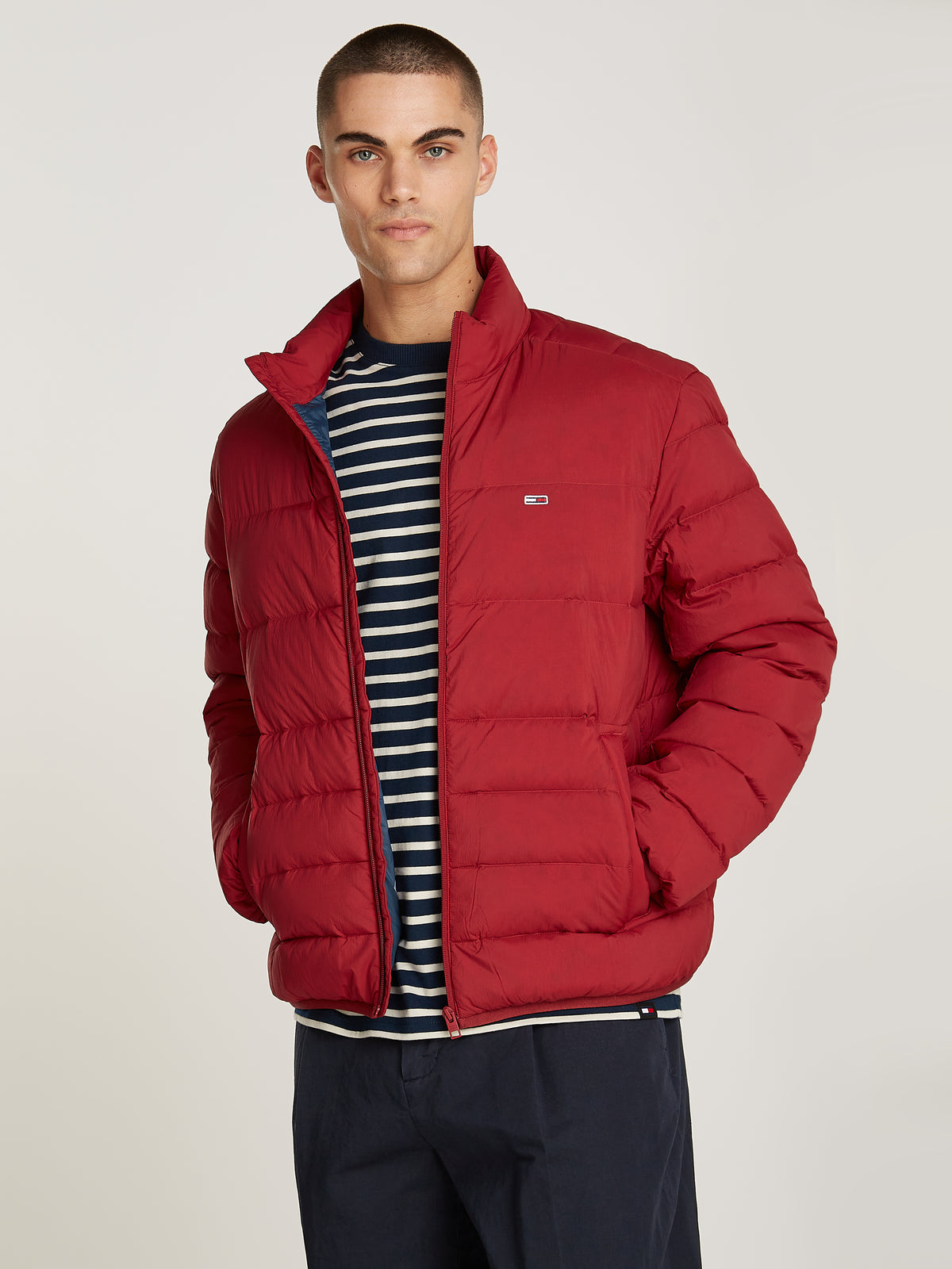  Tommy Jeans Packable Down Jacket, designed for both comfort and convenience. This lightweight jacket is filled with premium down insulation, providing exceptional warmth without the bulk. 