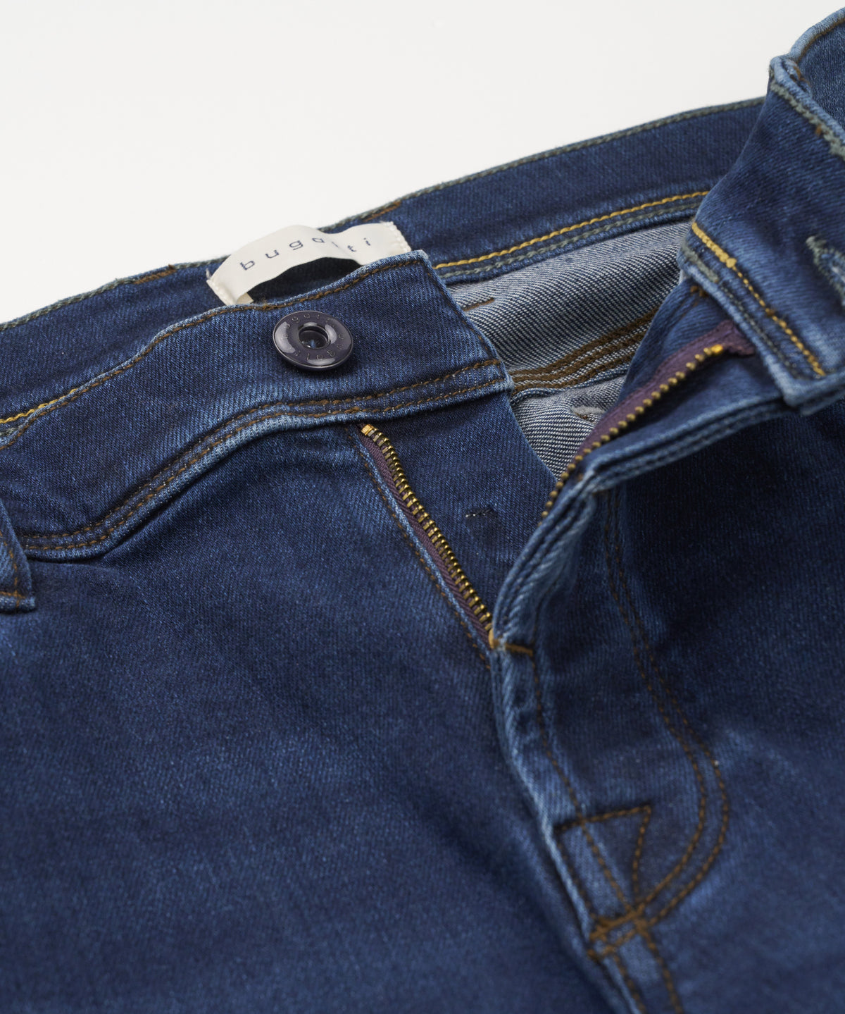 Bugatti Flexcity Denim Jeans offer a perfect combination of comfort and modern style. Designed with innovative Flexcity technology, these jeans provide exceptional stretch and flexibility, ensuring all-day comfort without compromising on fit.