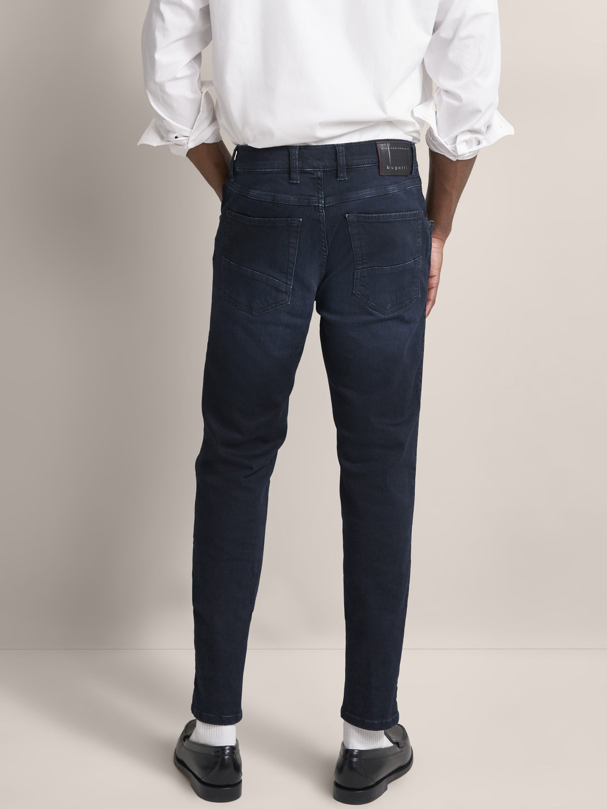 Bugatti Flexcity Denim Jeans offer a perfect combination of comfort and modern style. Designed with innovative Flexcity technology, these jeans provide exceptional stretch and flexibility, ensuring all-day comfort without compromising on fit.