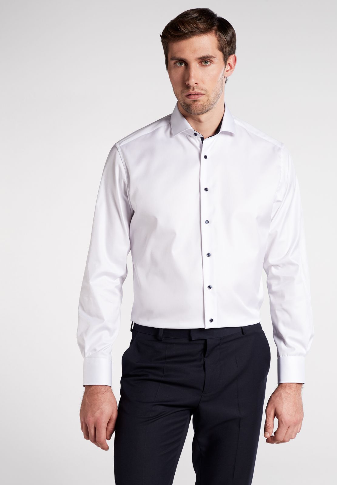 Modern Fit cover shirt with contrast button