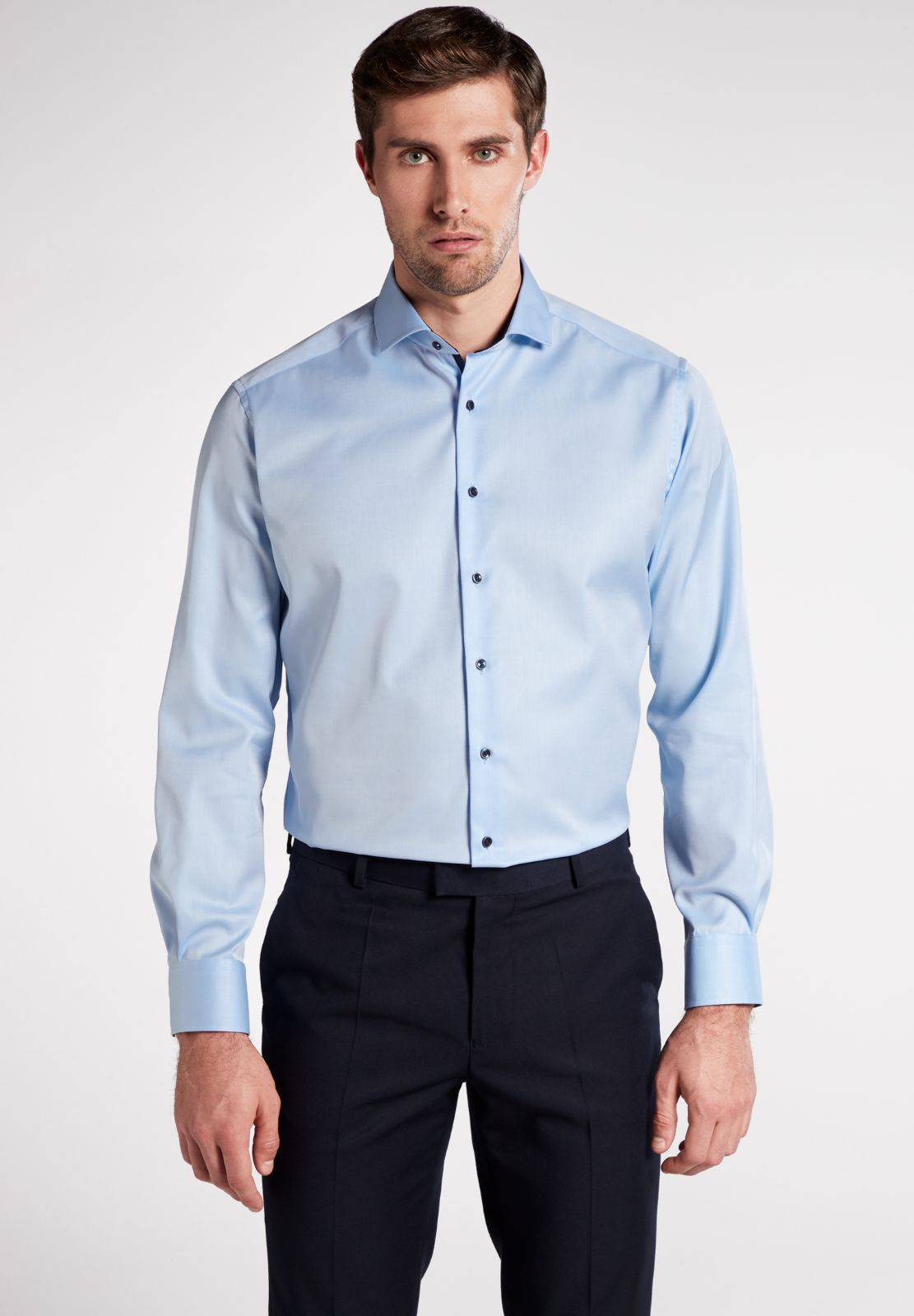 Modern Fit cover shirt with contrast button