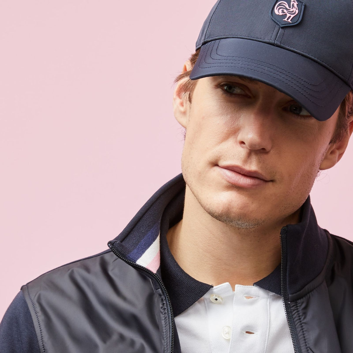 Zipped Sweatshirt with stand-up collar.