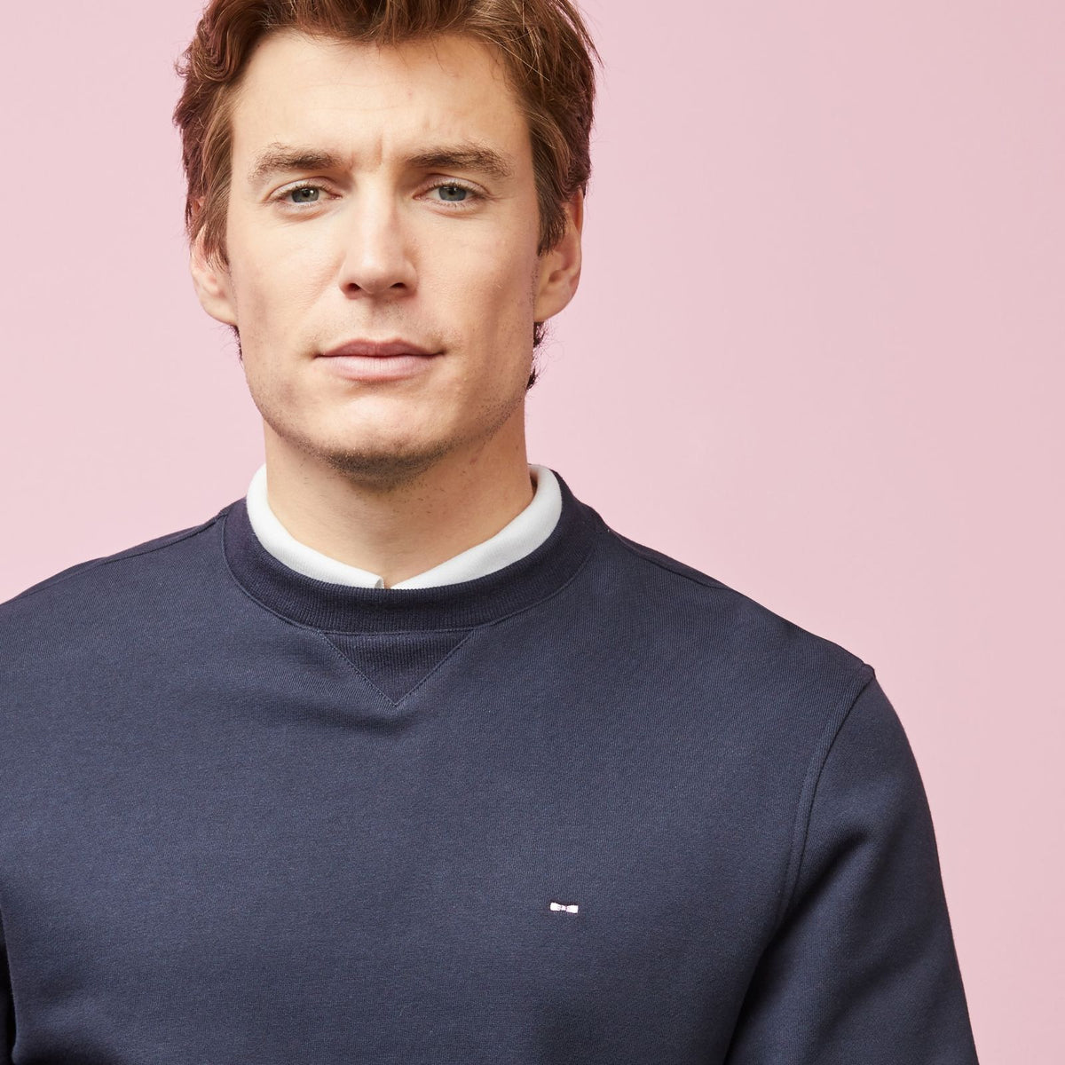 Plain crew neck sweatshirt.